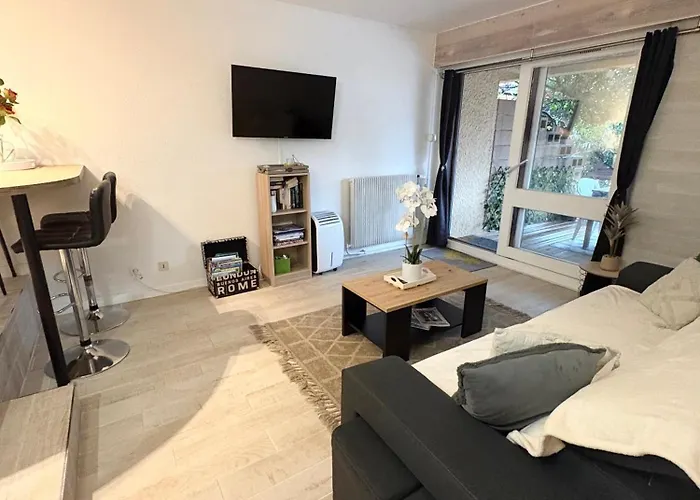 Golf Cyprien Ground Floor 2 Bedrooms With Terrace شقة